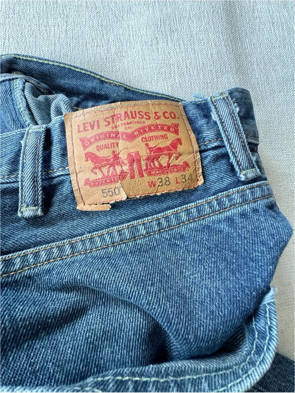 Levi's Men's 38x34 Classic 550 Regular Fit Jeans - in blue